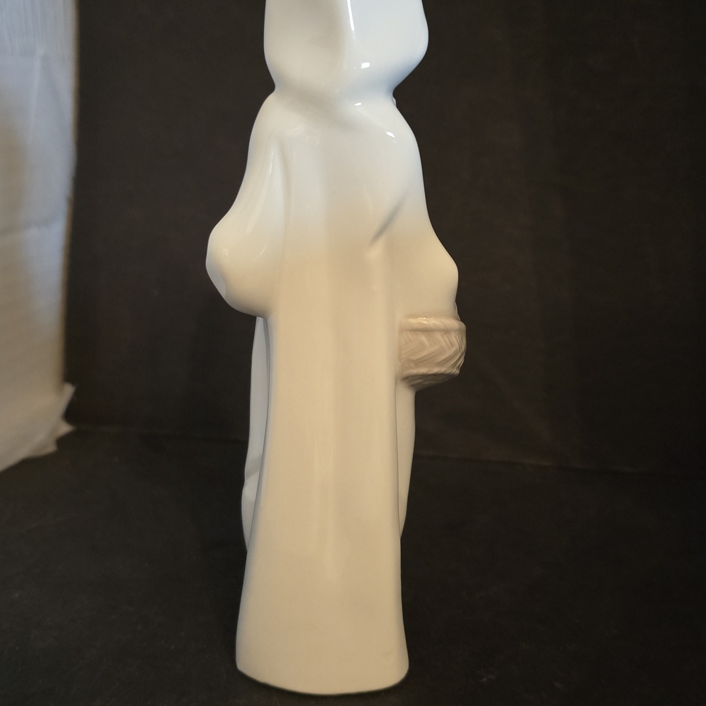 Lladro Cream Decor Accent Figurine - Picture 3 of 6